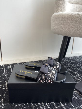 ua Ch*el women's sandals