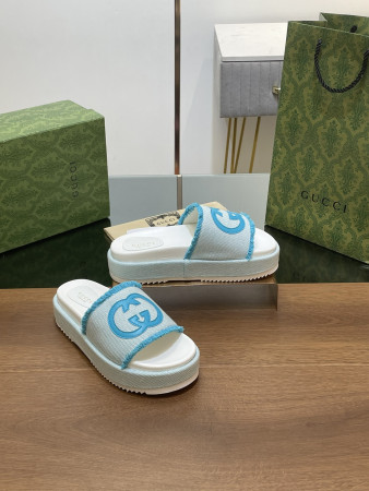 ua G*u*i women's interlocking g slide