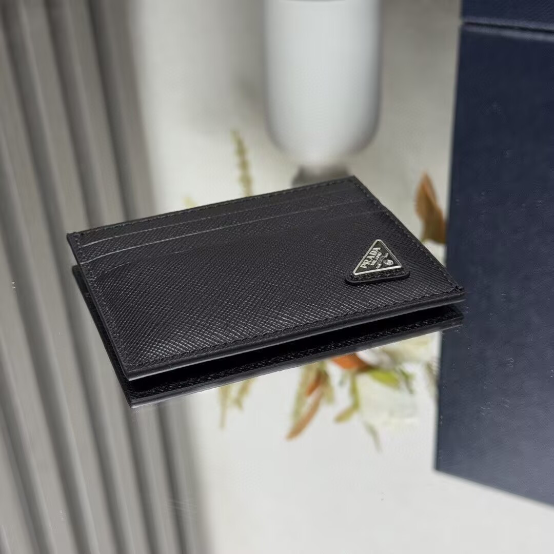 Pra*a card holder