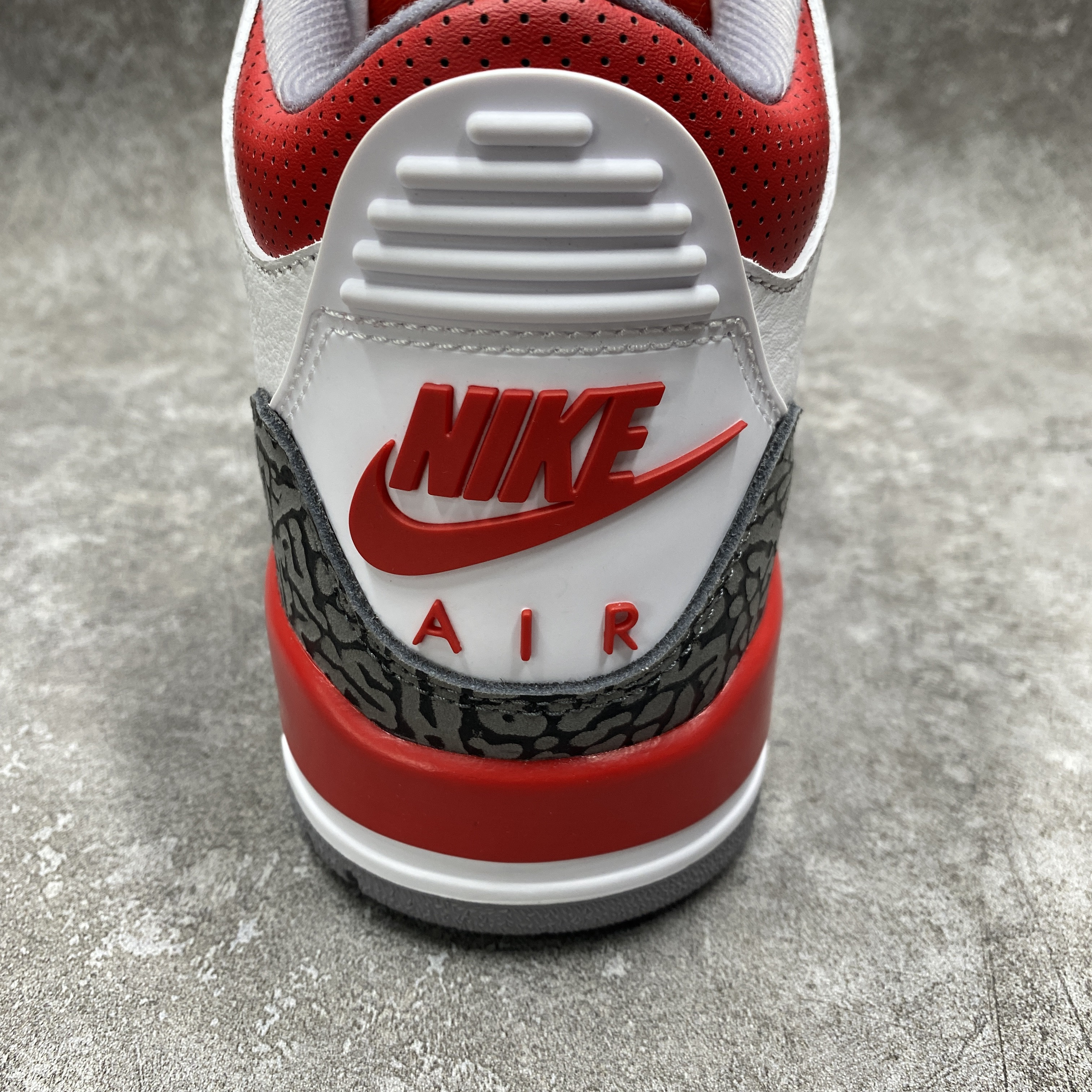 Air Jordan 3 OG “Fire Red” 2022