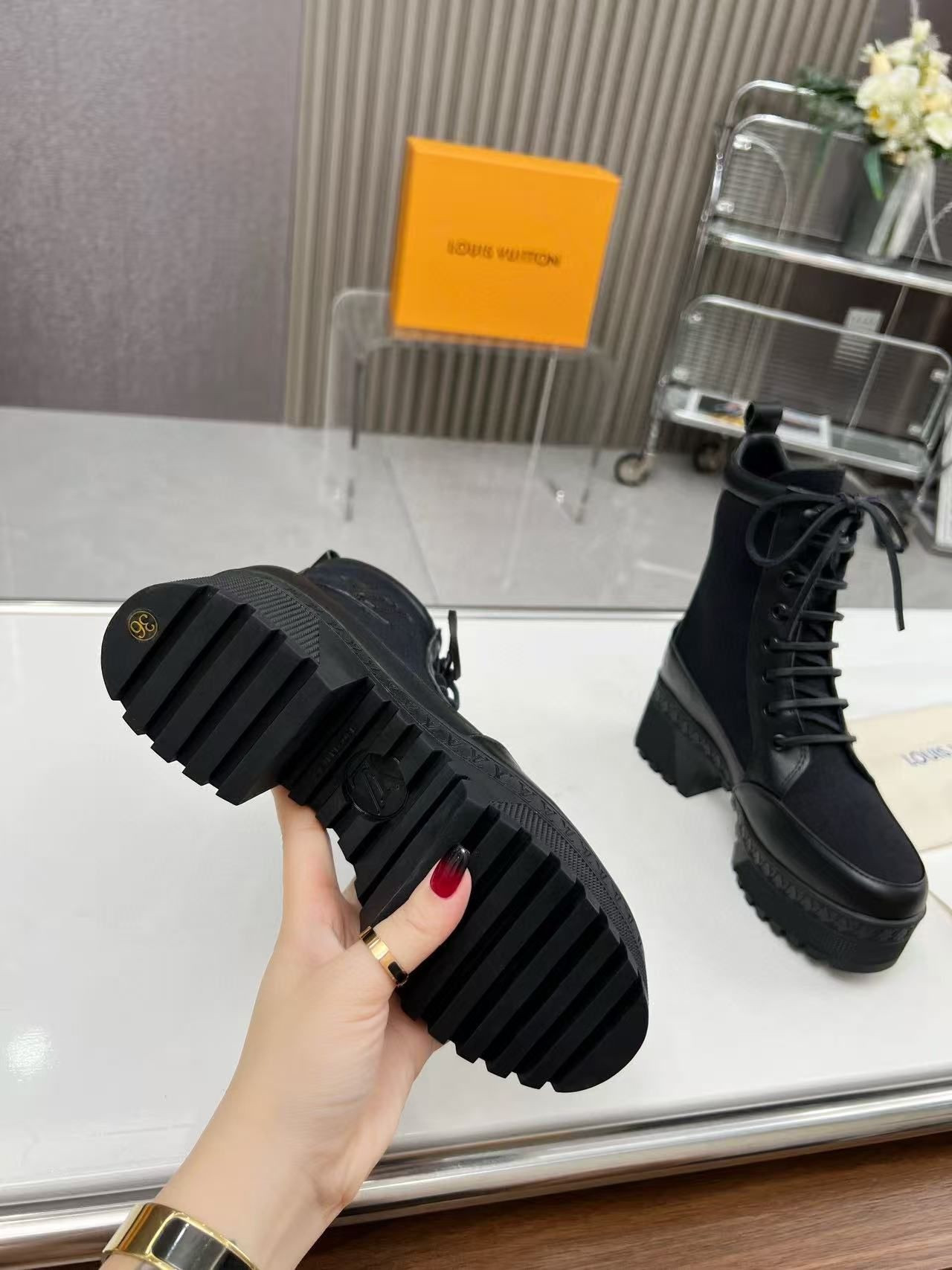 UA LV Laureate Platform Desert Boot