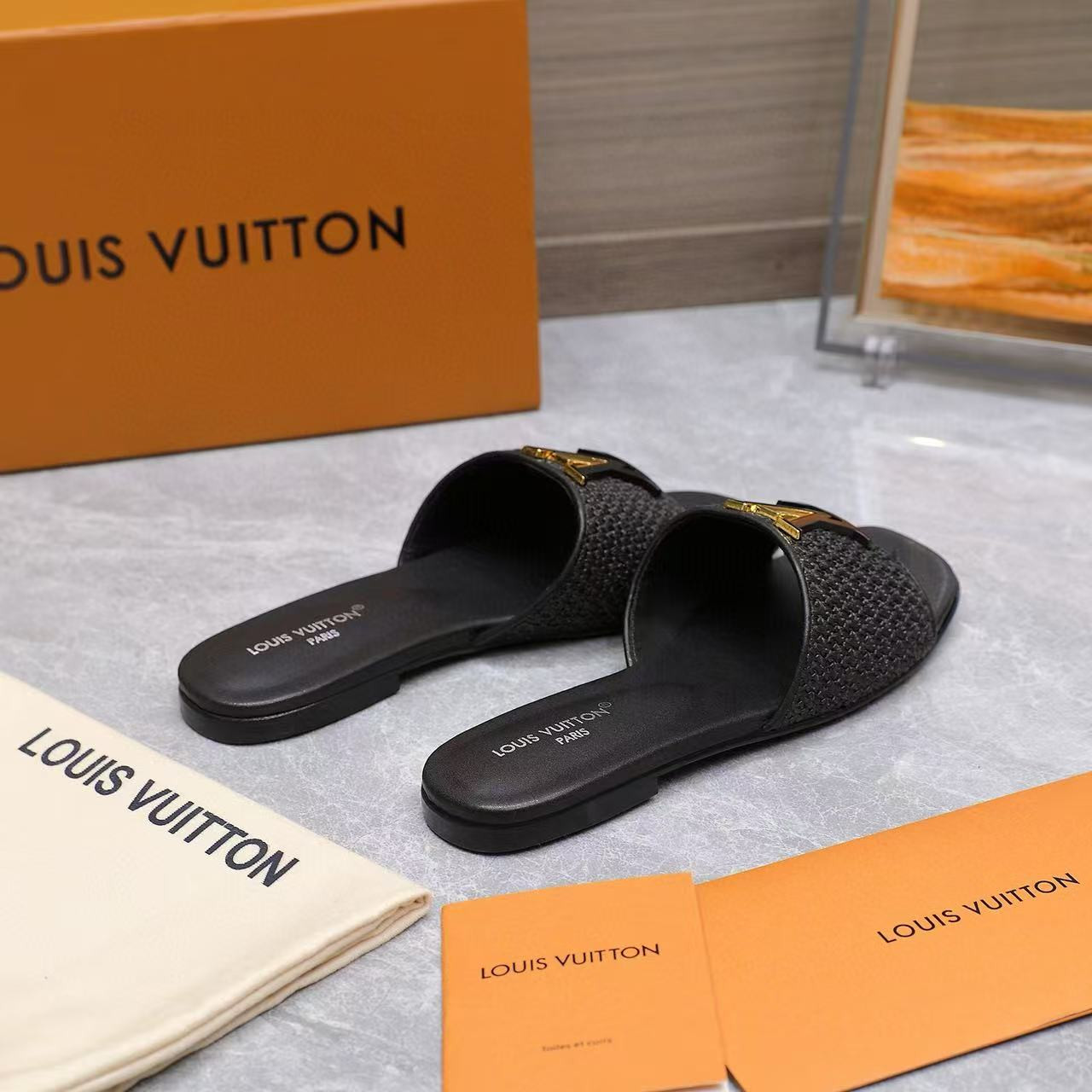 UA LV Mare Flat Mule