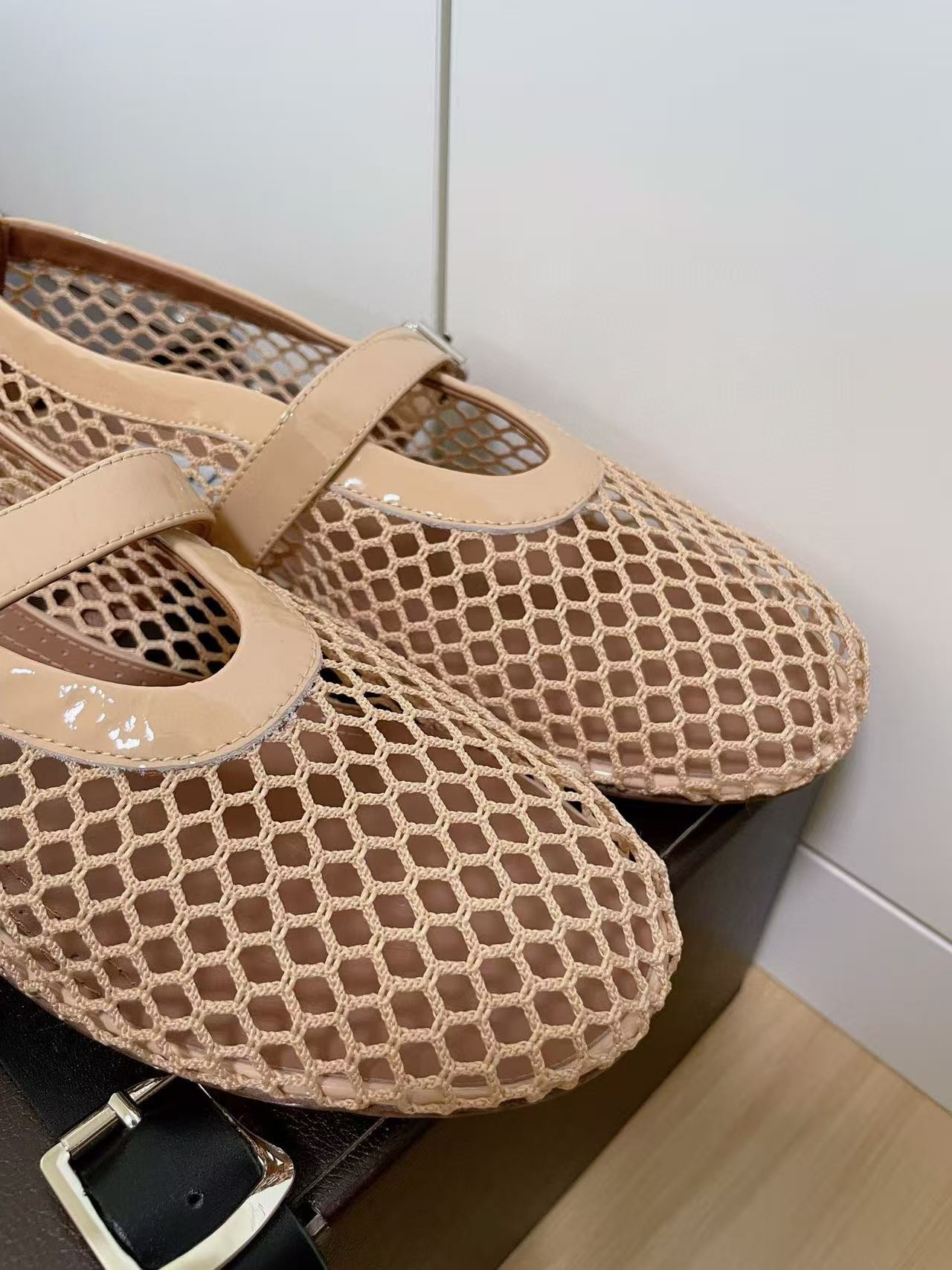 UA ALAÏA BALLET FLATS IN FISHNET