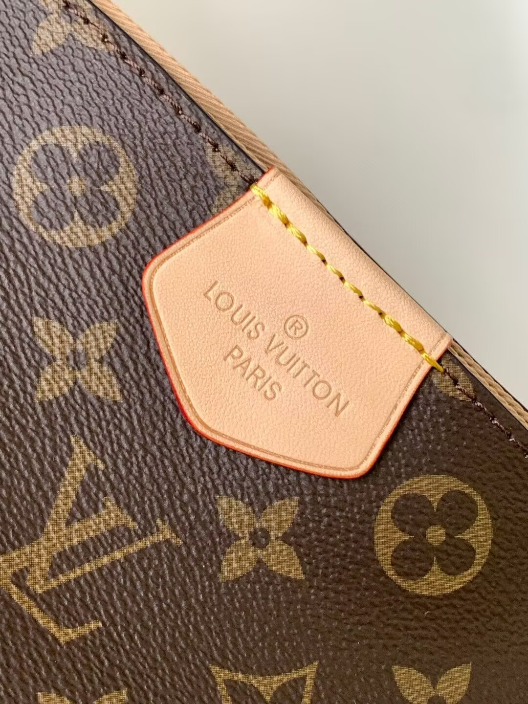 LV Graceful MM M43704 41x35x14cm