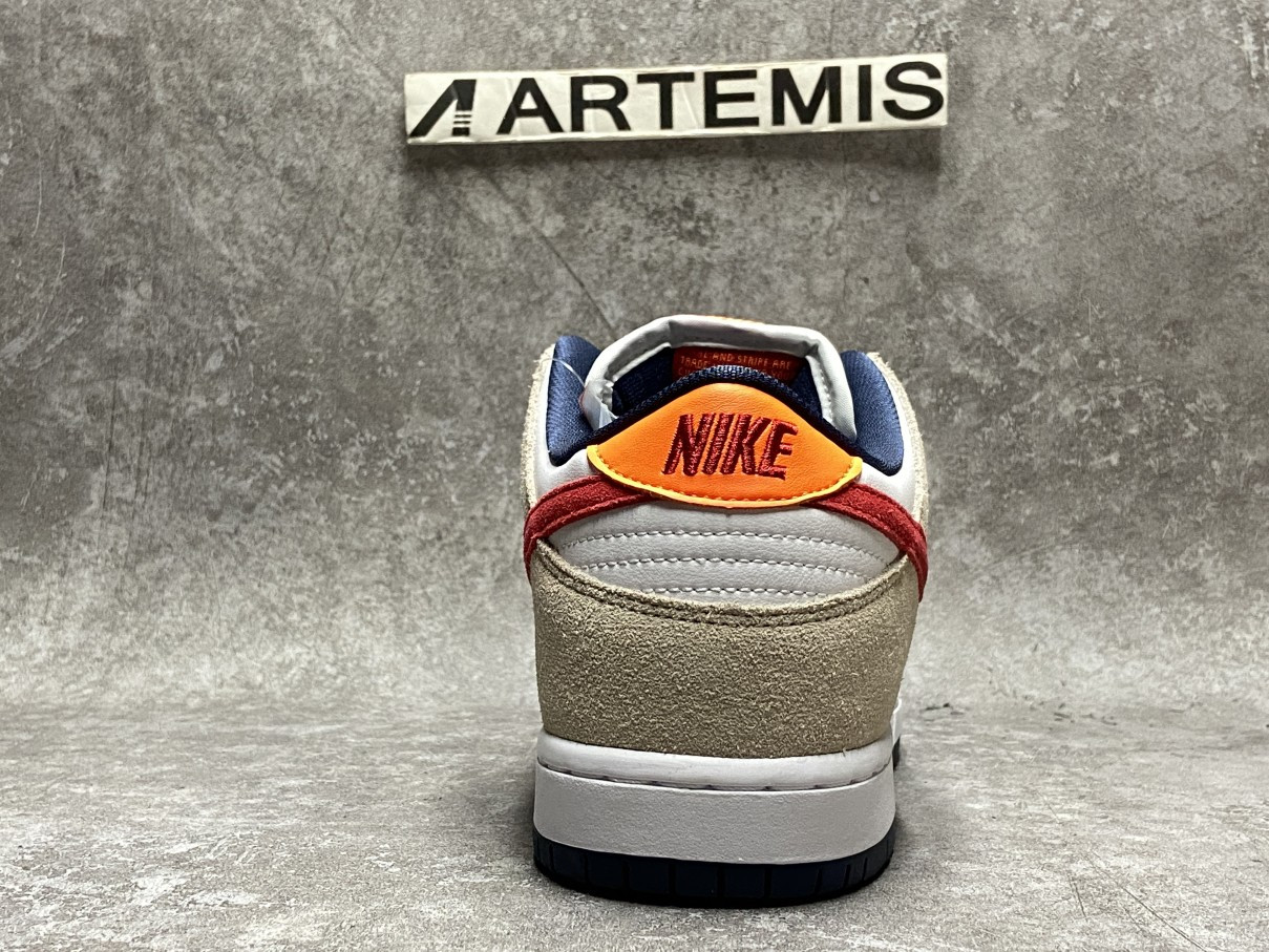 Nike SB Dunk Low Crimson