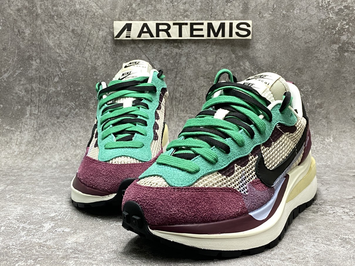 Nike Vaporwaffle Sacai Villain Red Neptune Green