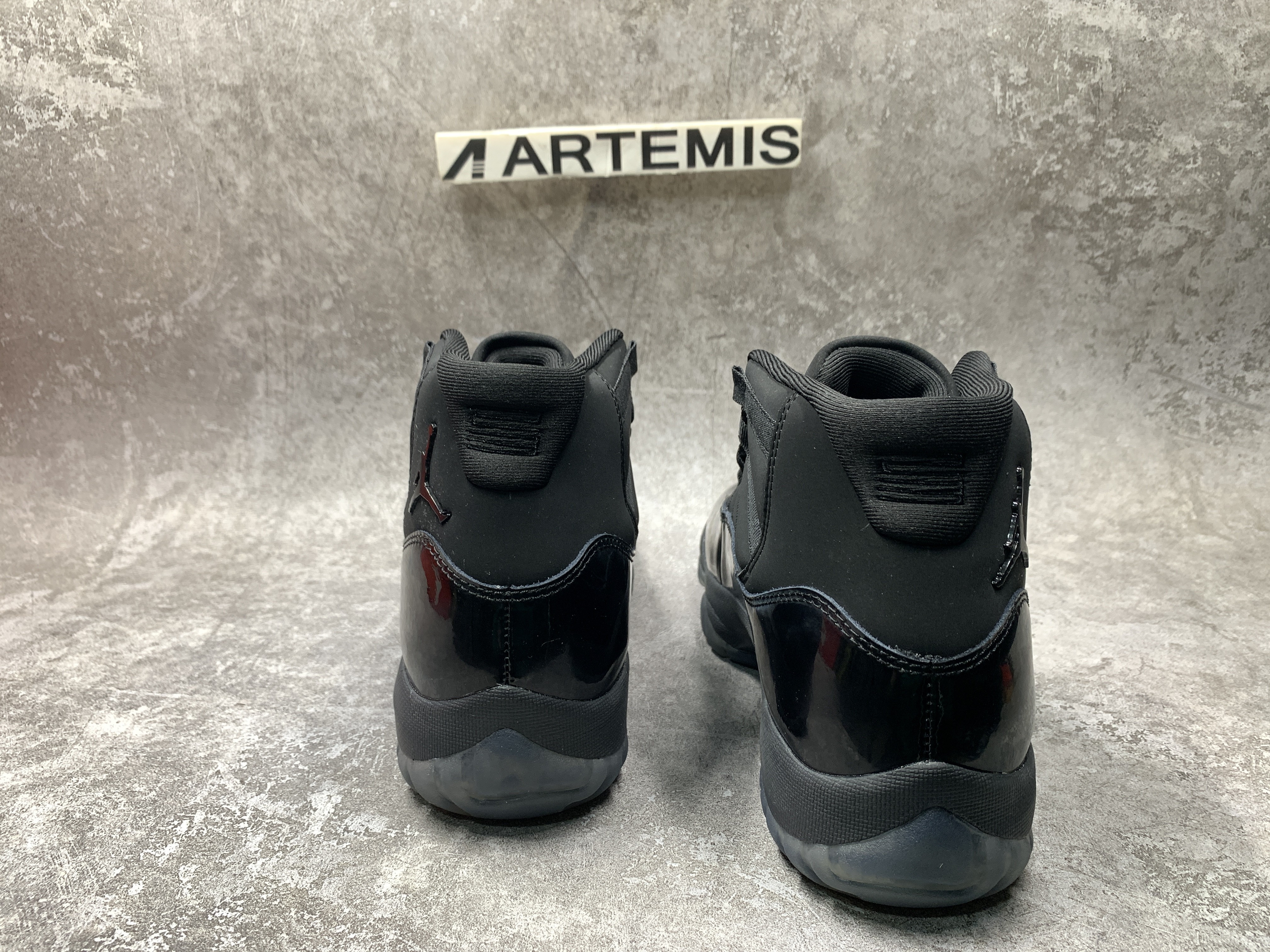 Air Jordan 11 Retro Cap and Gown