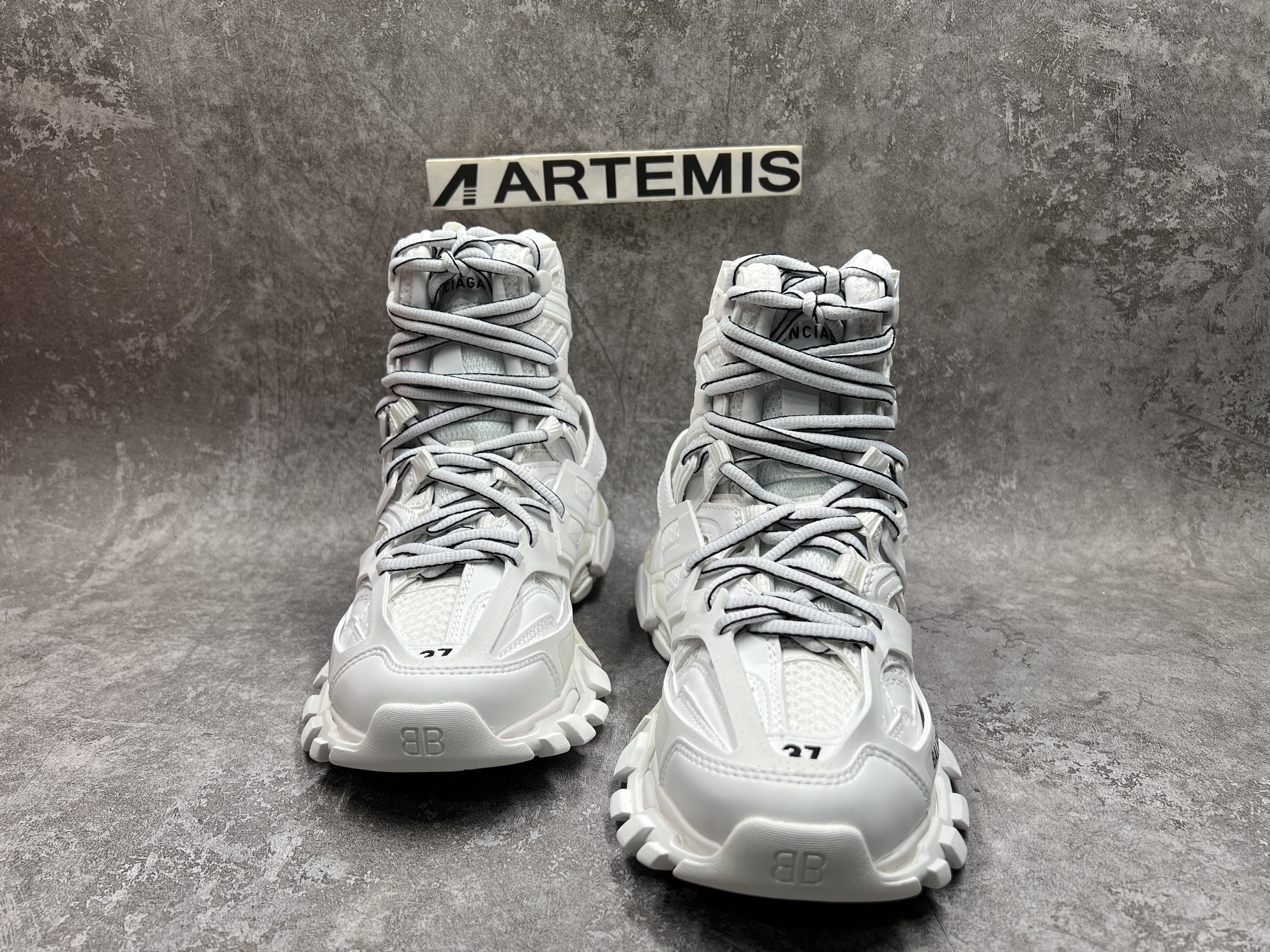 Balenciga Track Hike White