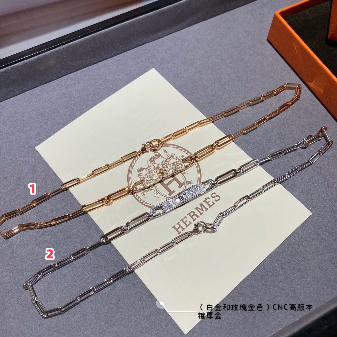 H**me5 belt button necklace