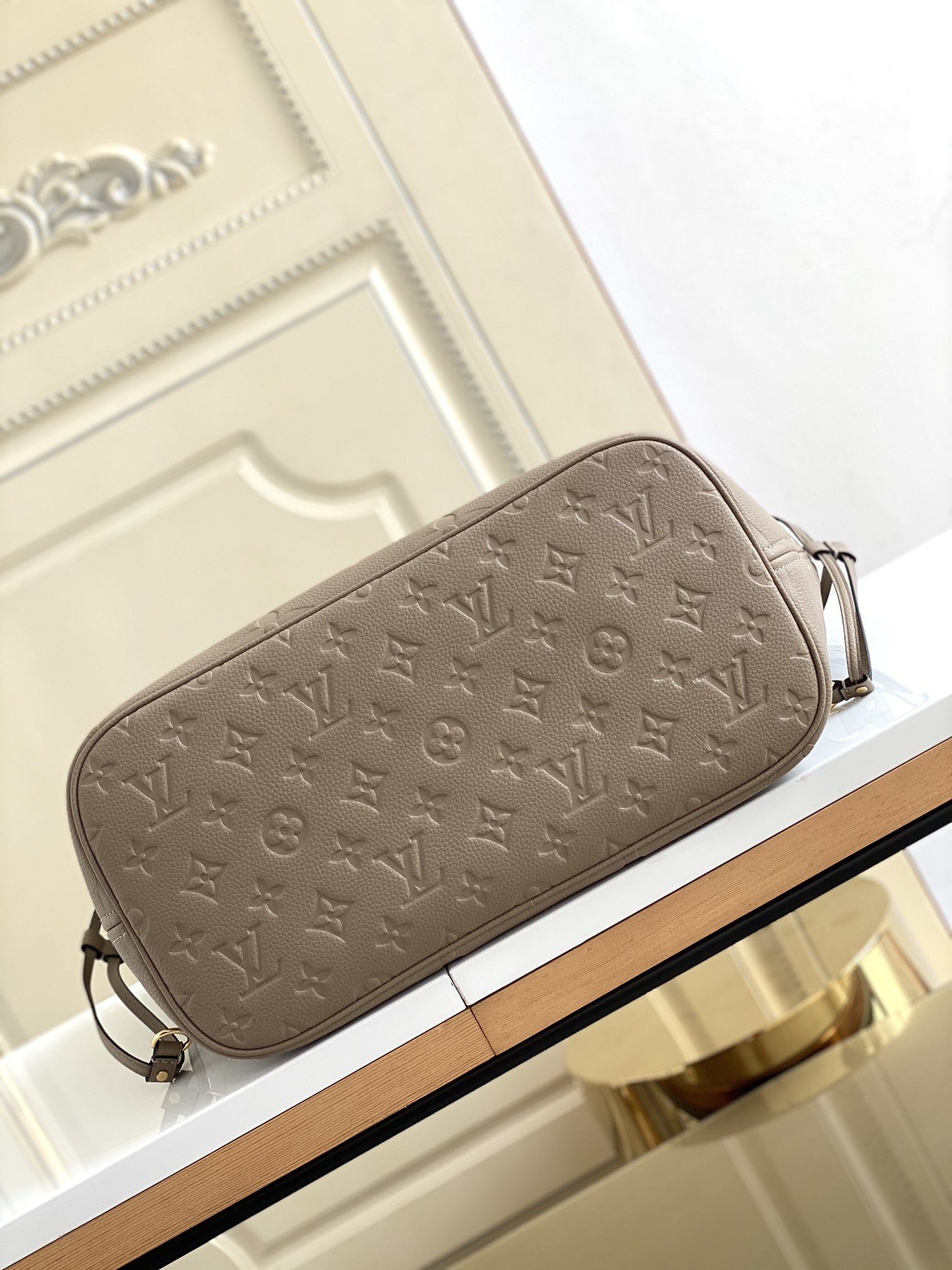 LV M45686 Neverfull MM 12.6 x 11.4 x 6.7 inches Without Box