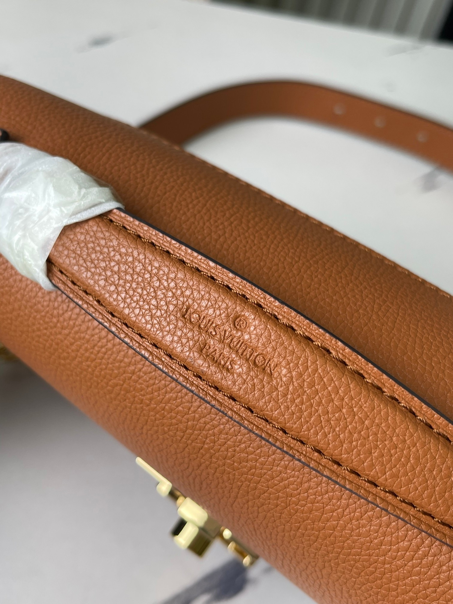 LV M22952  Oxford 8.7 x 6.3 x 3.7 inches