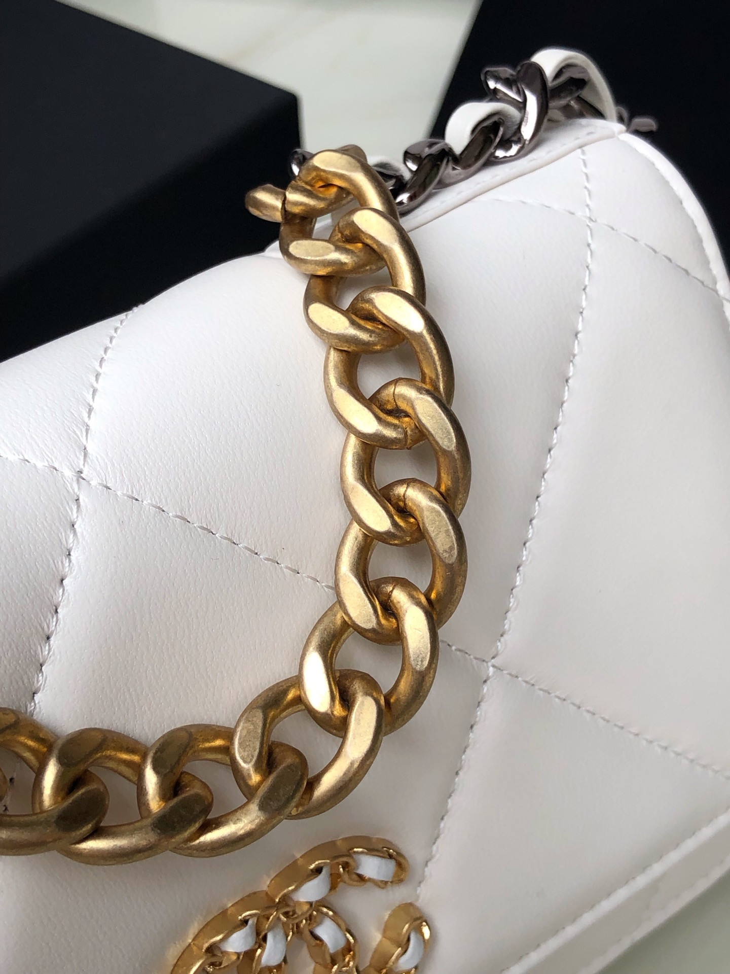 Ch*el classic wallet on chain 4.8 × 7.5 × 1.4 in