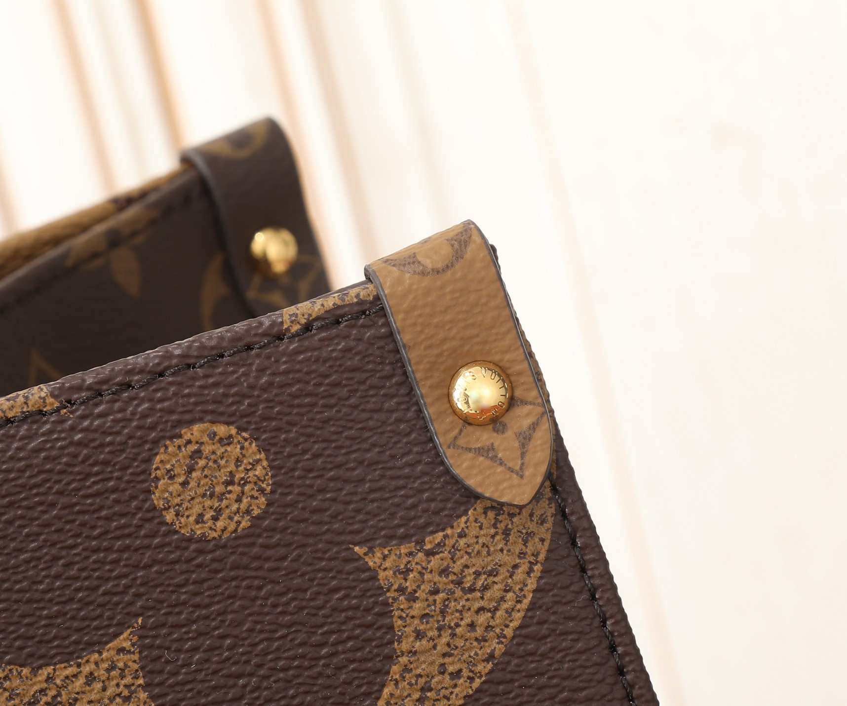 LV OnTheGo Voyage  M46823 16.9 x 13 x 7.3 inches