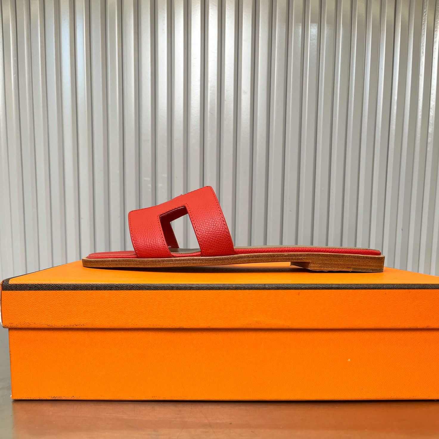 ua H**me5 oran sandal