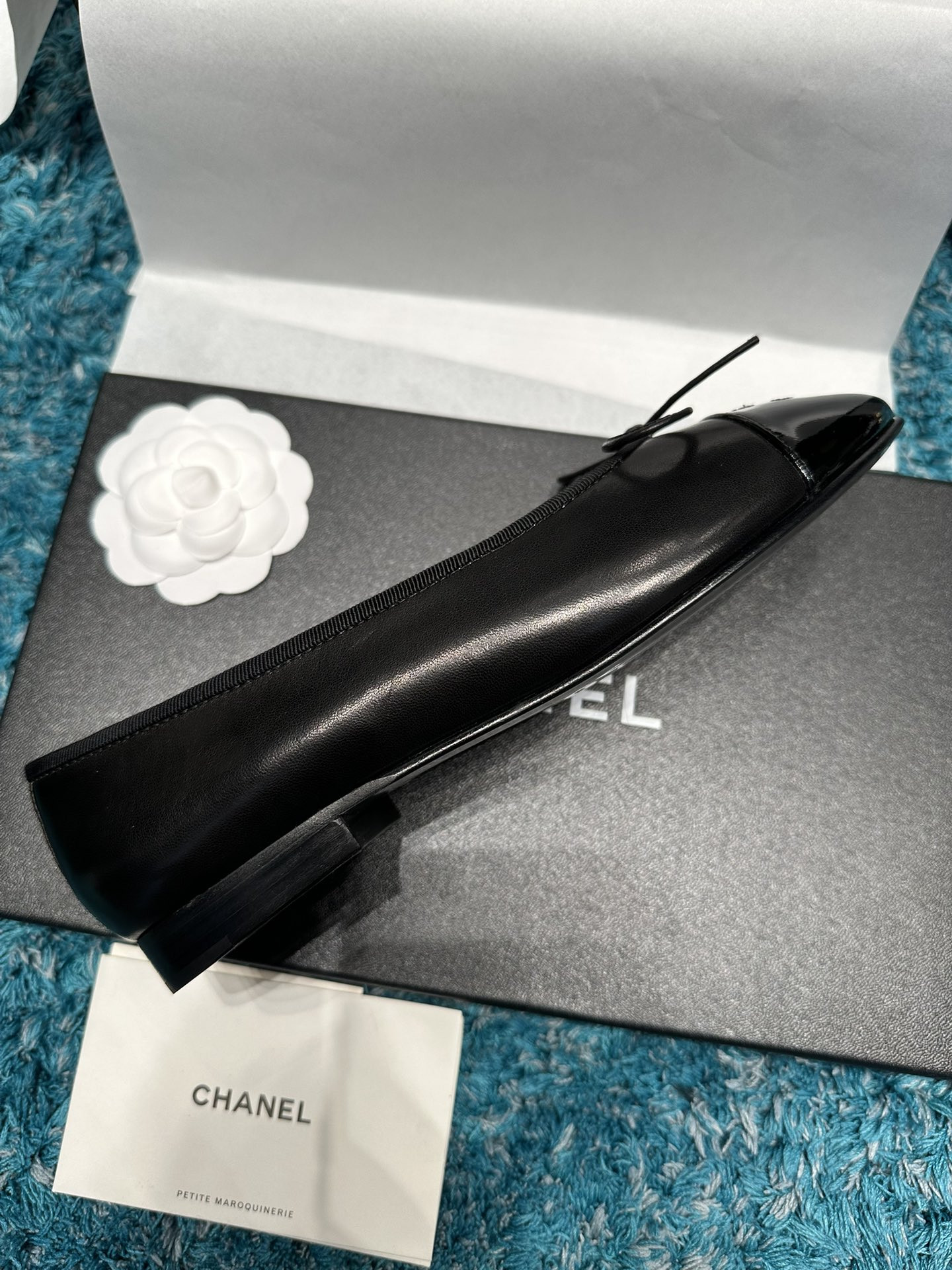 ua Ch*el ballet flats