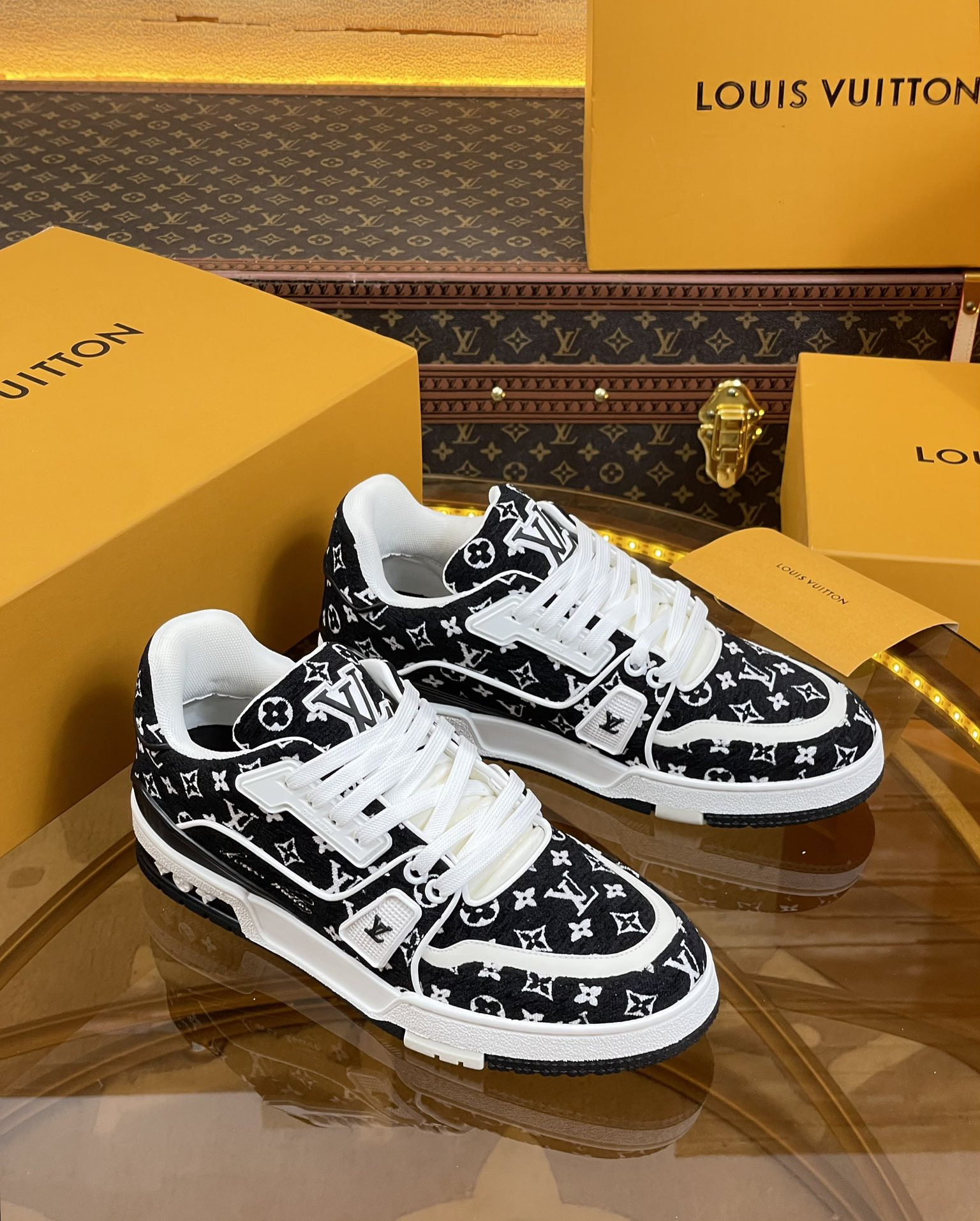 UA LV Trainer Sneaker