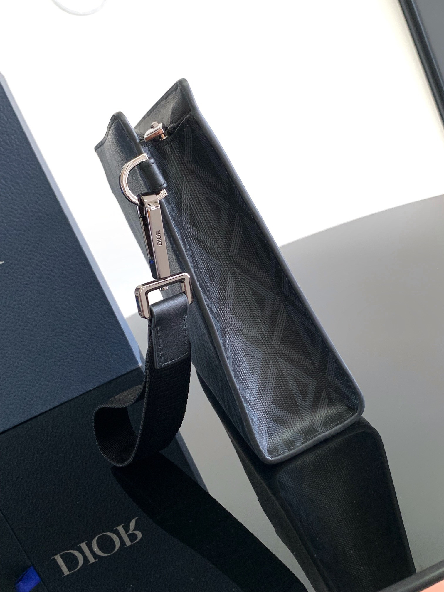 D*or a5 triangle pouch 27 x 19.5 x 6 cm