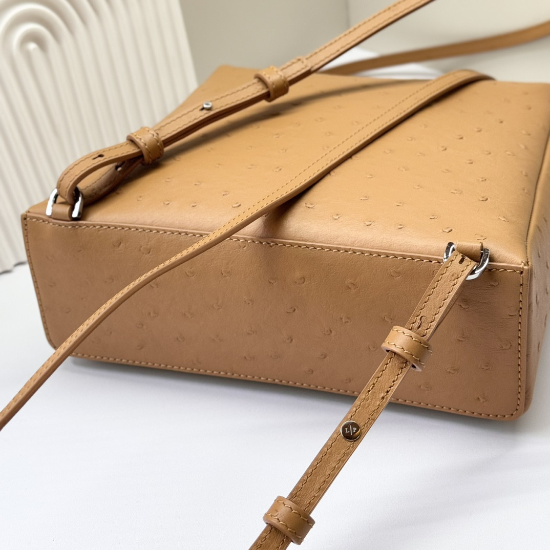 L**o p*ana extra pocket backpack l23.5 ostrich-grained leather 23 x 21 x 8 cm