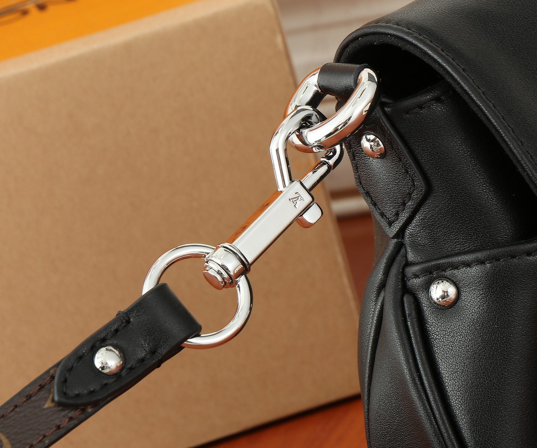 LV Sunset Vibe M12192 18 x 3 x 27 cm