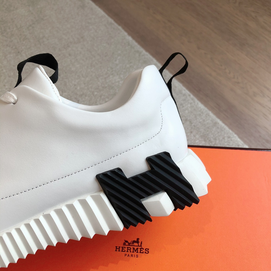 ua H**me5 bouncing sneaker