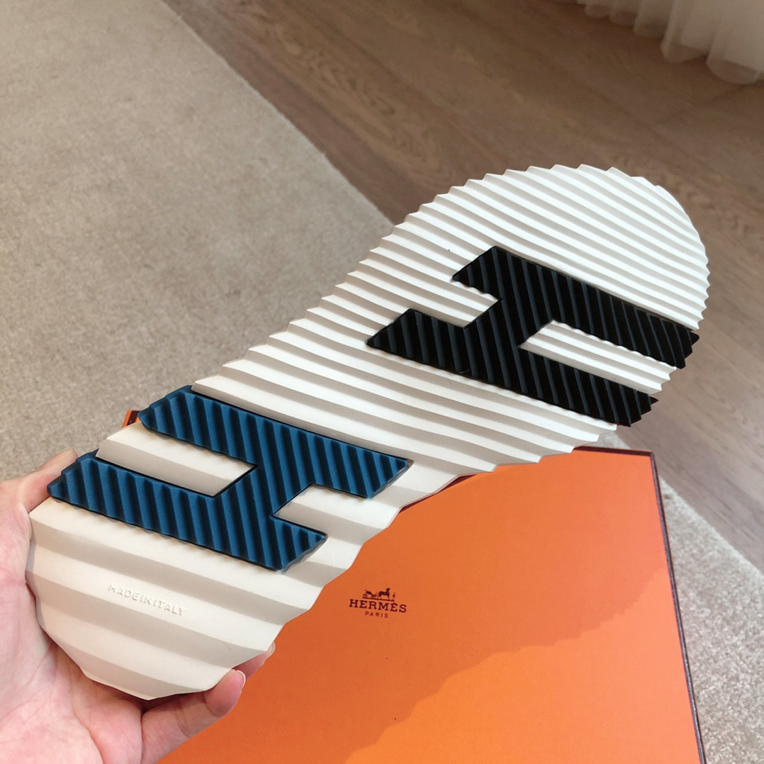 ua H**me5 bouncing sneaker