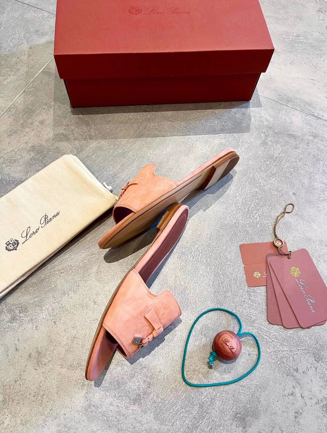 ua L**o p*ana summer charms sandal