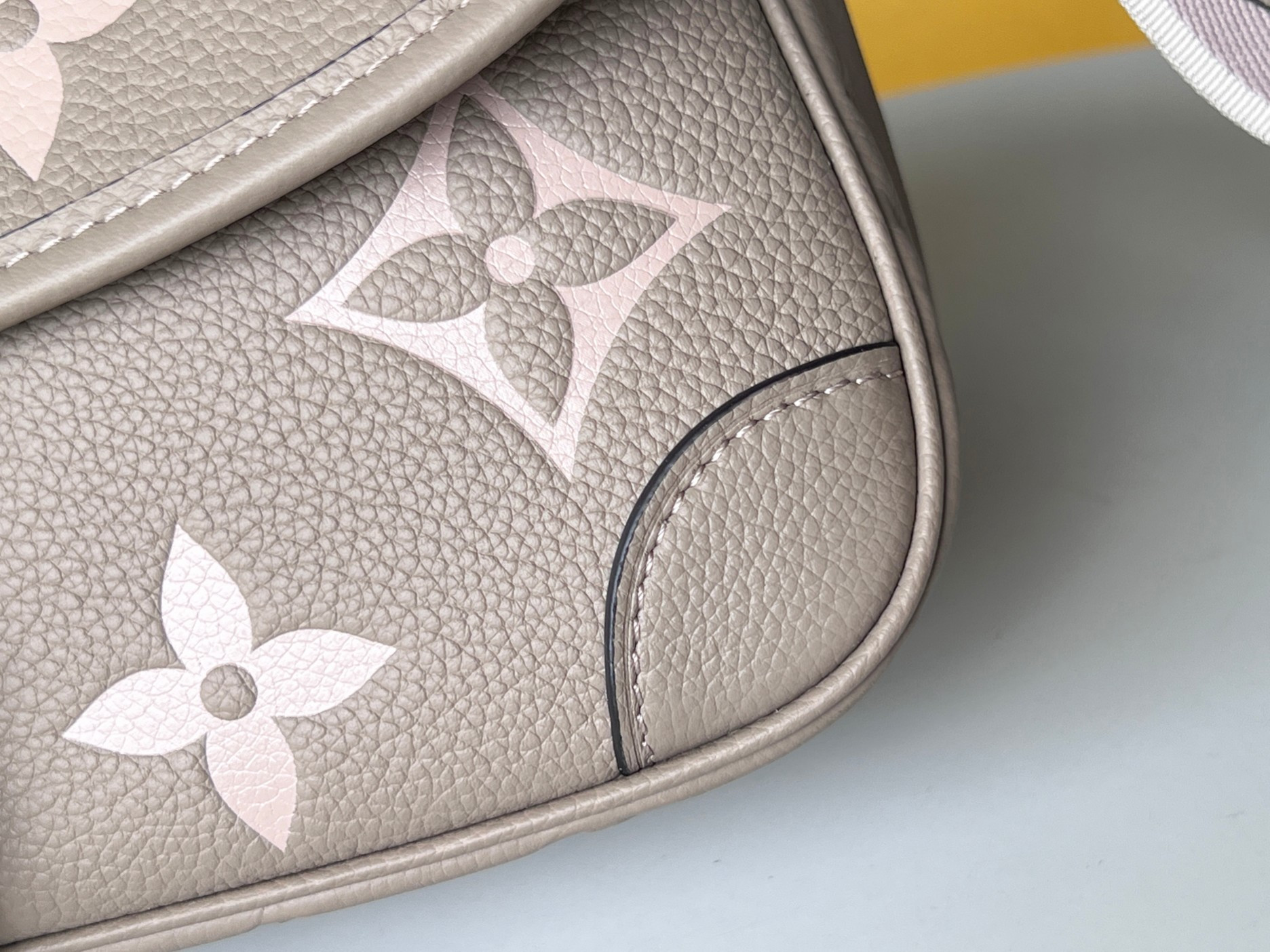 LV Diane M46583 23x16x8.5CM