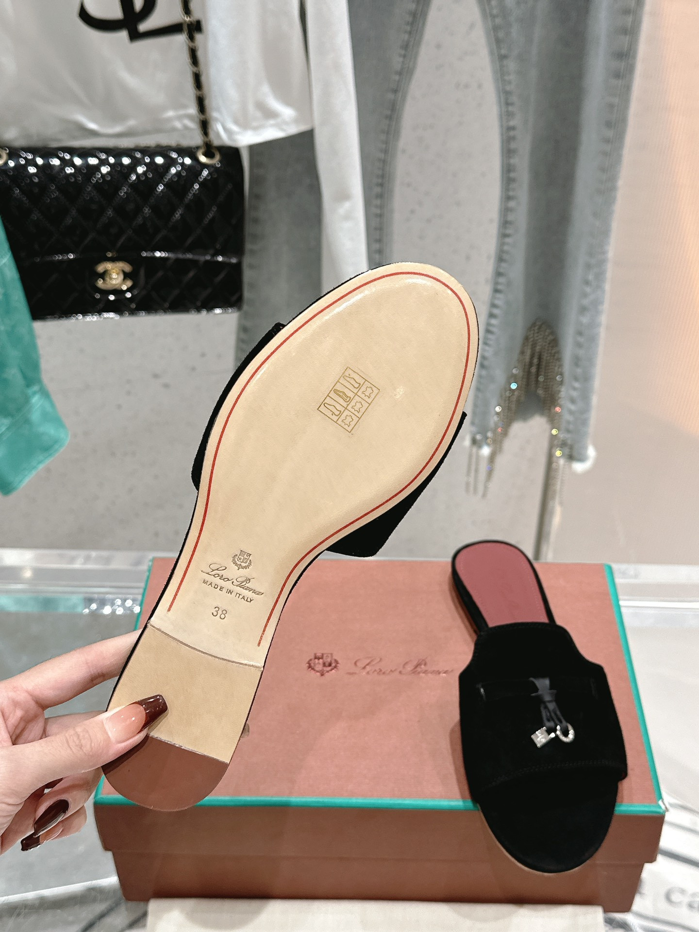 ua L**o p*ana summer charms sandal